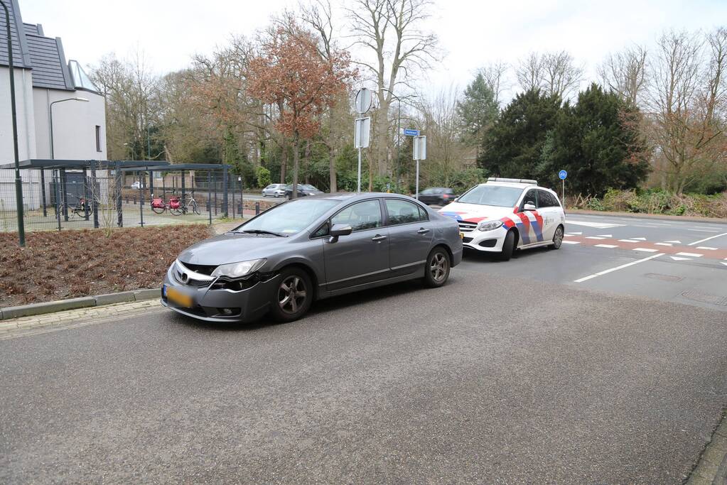 Scooterrijder gewond bij botsing met personenauto