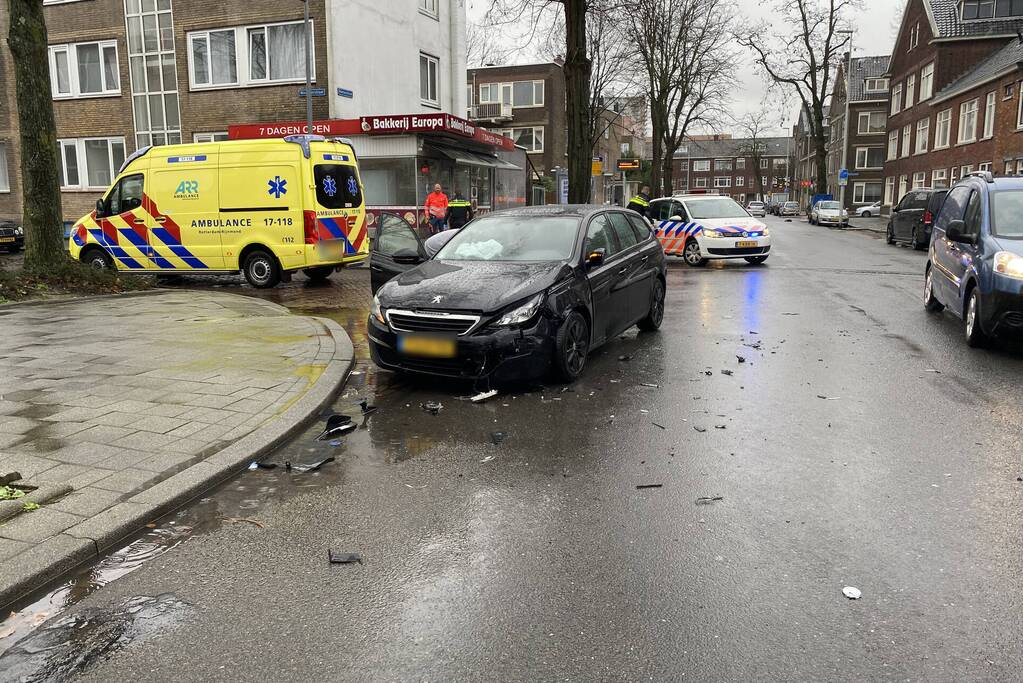 Flinke schade bij aanrijding tussen auto's