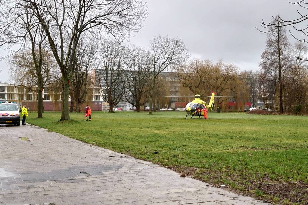 Man van dak gevallen tijdens werkzaamheden