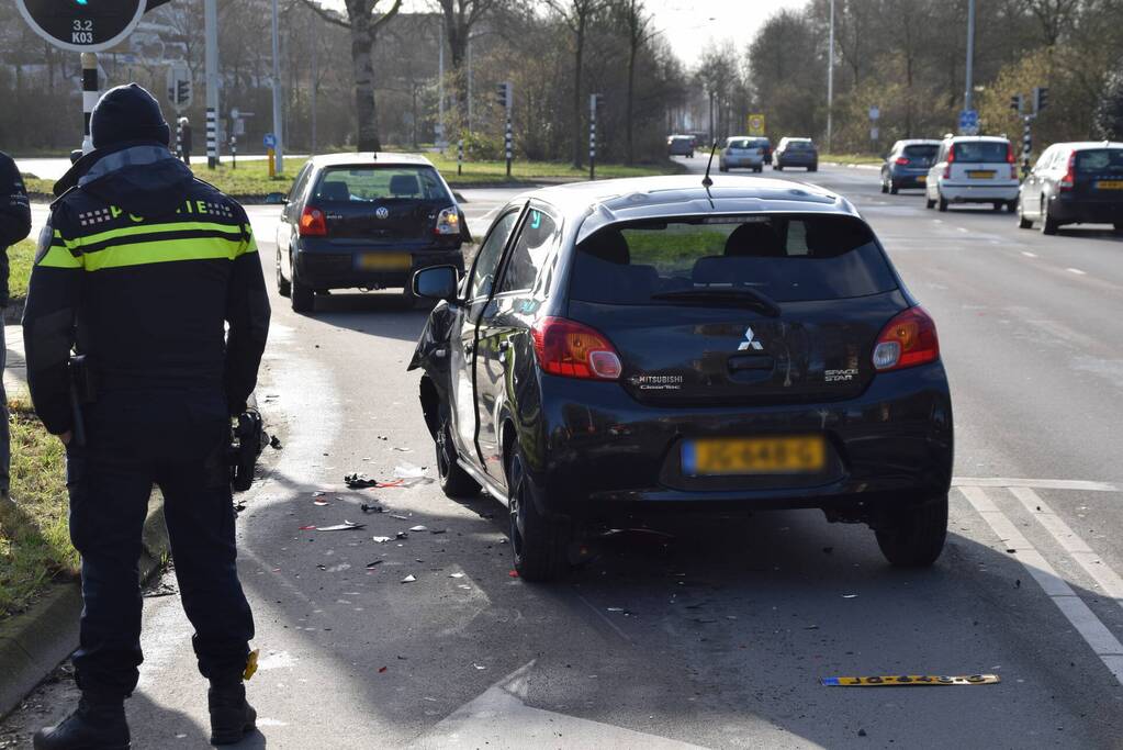 Schade na botsing tussen twee voertuigen