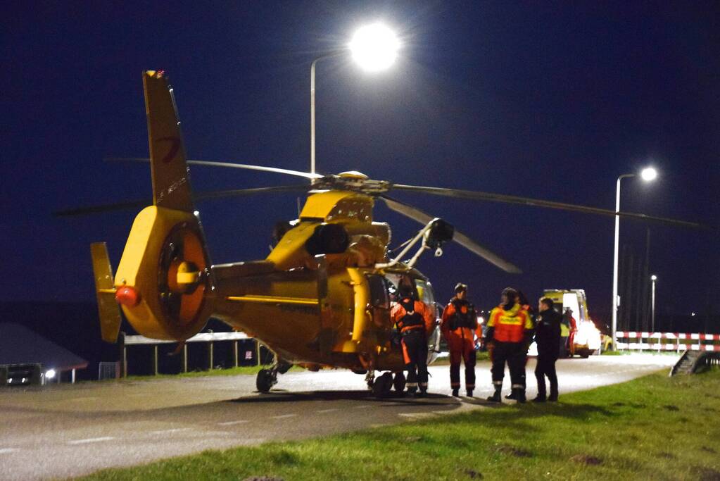 Twee personen te water na omslaan van zeilboot