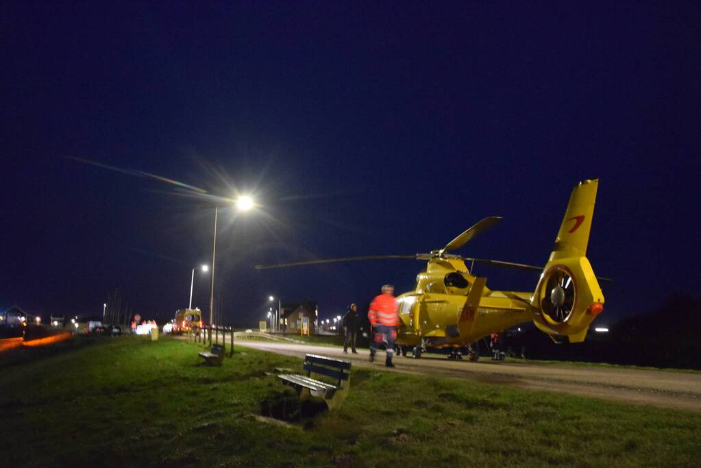Twee personen te water na omslaan van zeilboot