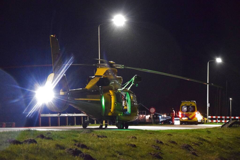 Twee personen te water na omslaan van zeilboot