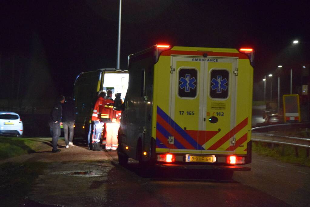 Twee personen te water na omslaan van zeilboot