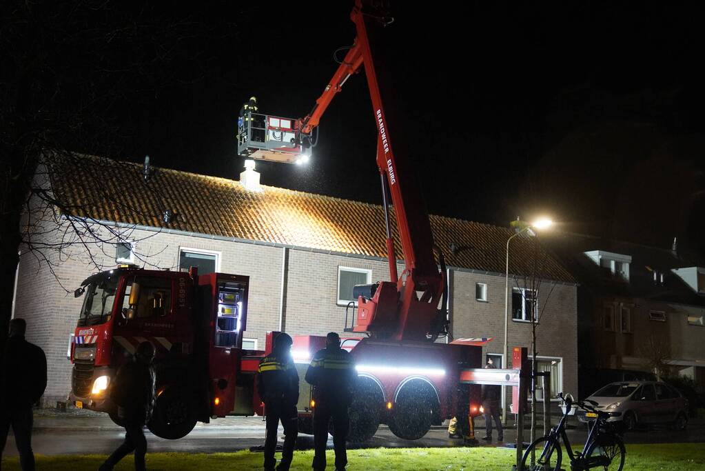 Brand in schoorsteen van woning