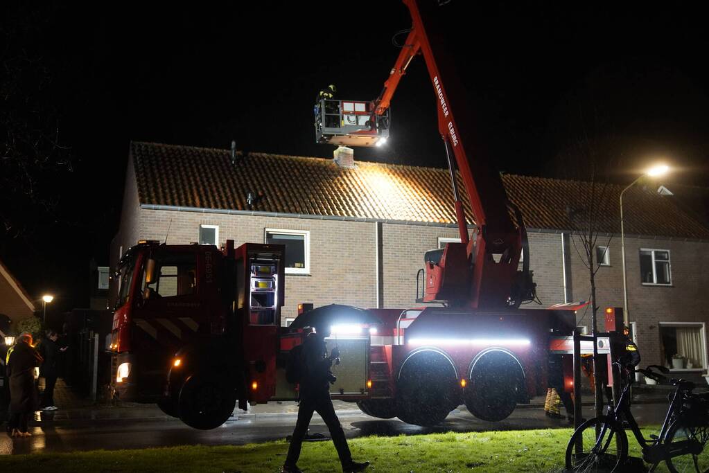 Brand in schoorsteen van woning