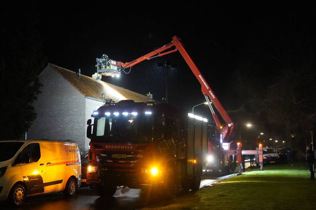 Brand in schoorsteen van woning