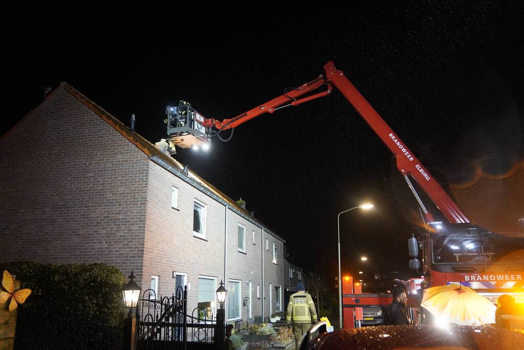 Brand in schoorsteen van woning