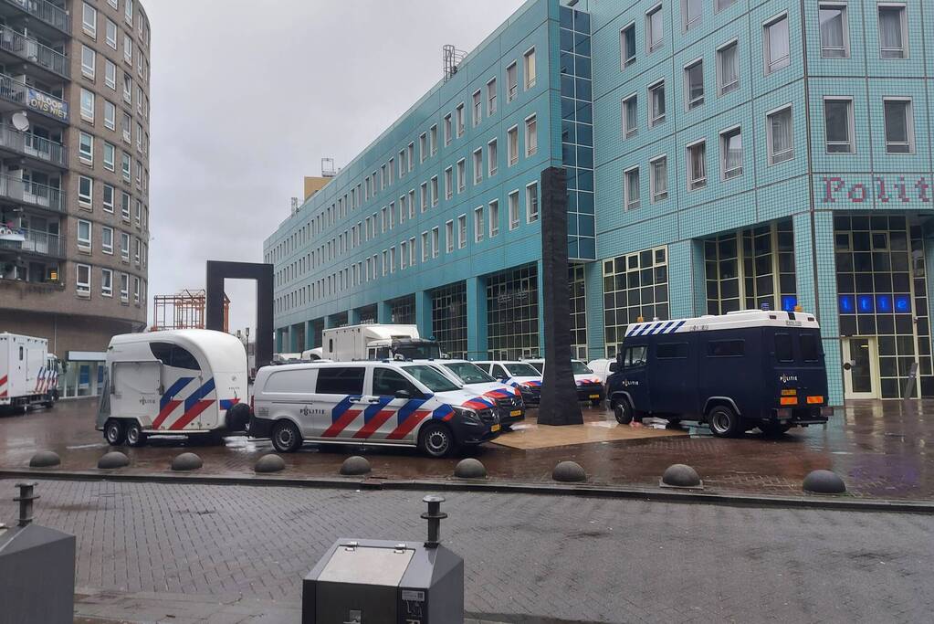 Veel politie paraat voor aangekondigde demonstratie