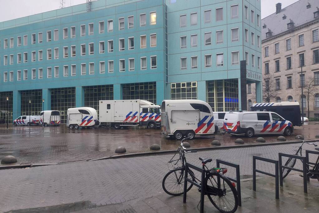 Veel politie paraat voor aangekondigde demonstratie