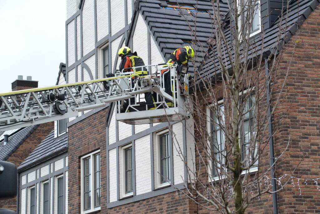 Dakpannen waaien van dak