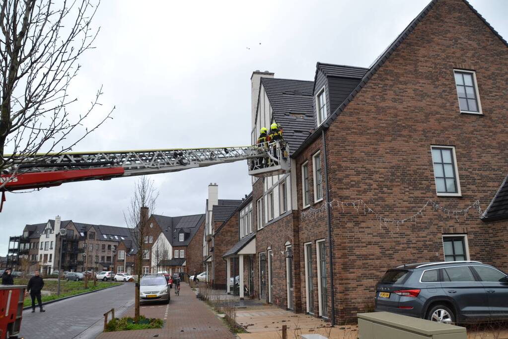 Dakpannen waaien van dak