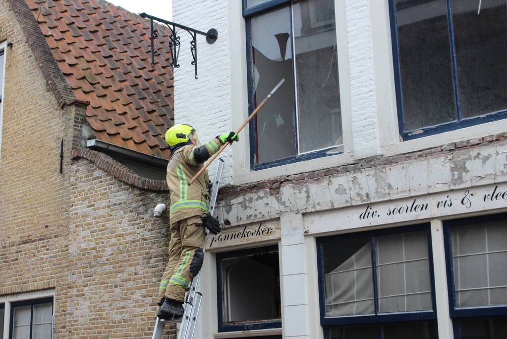 Ramen waaien uit slooppand