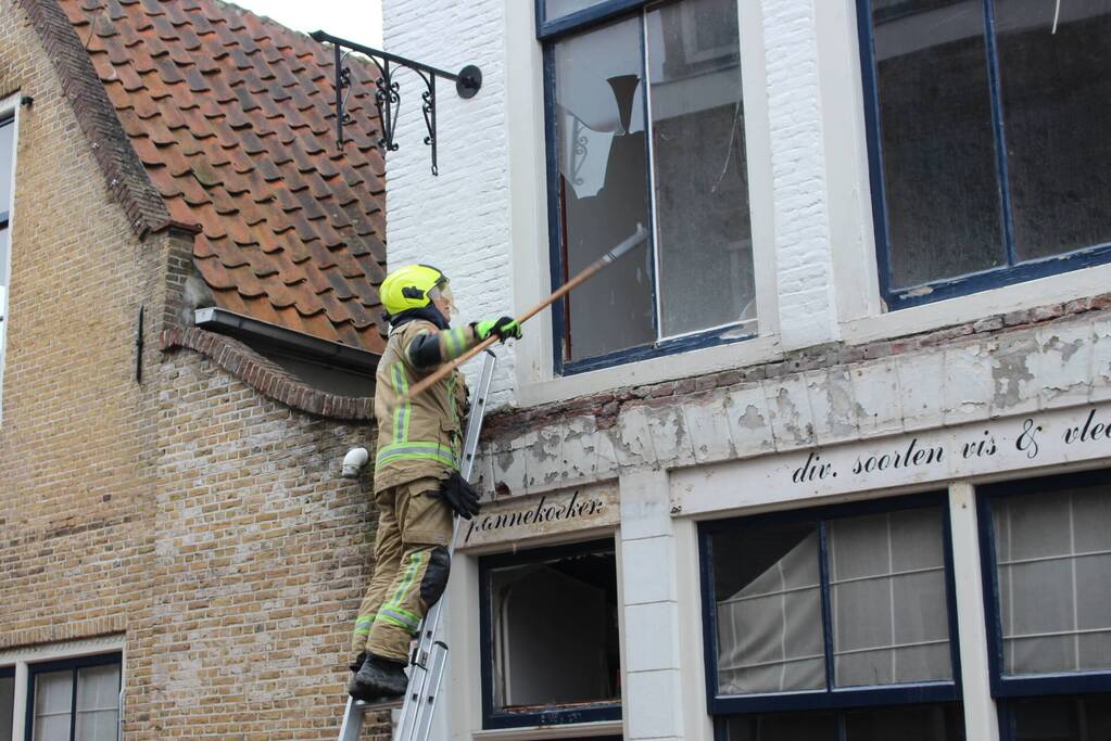 Ramen waaien uit slooppand