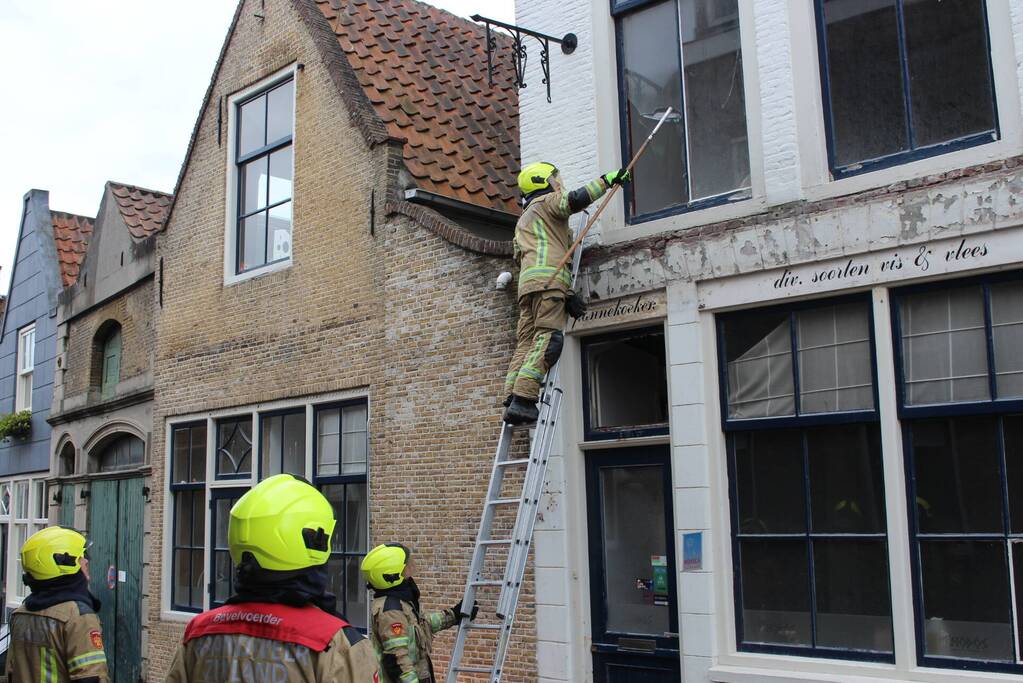 Ramen waaien uit slooppand