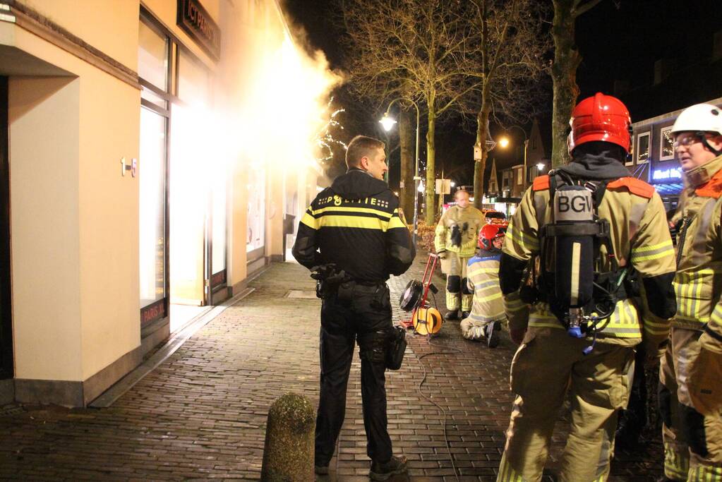 Brandweer ingezet voor mogelijke brand