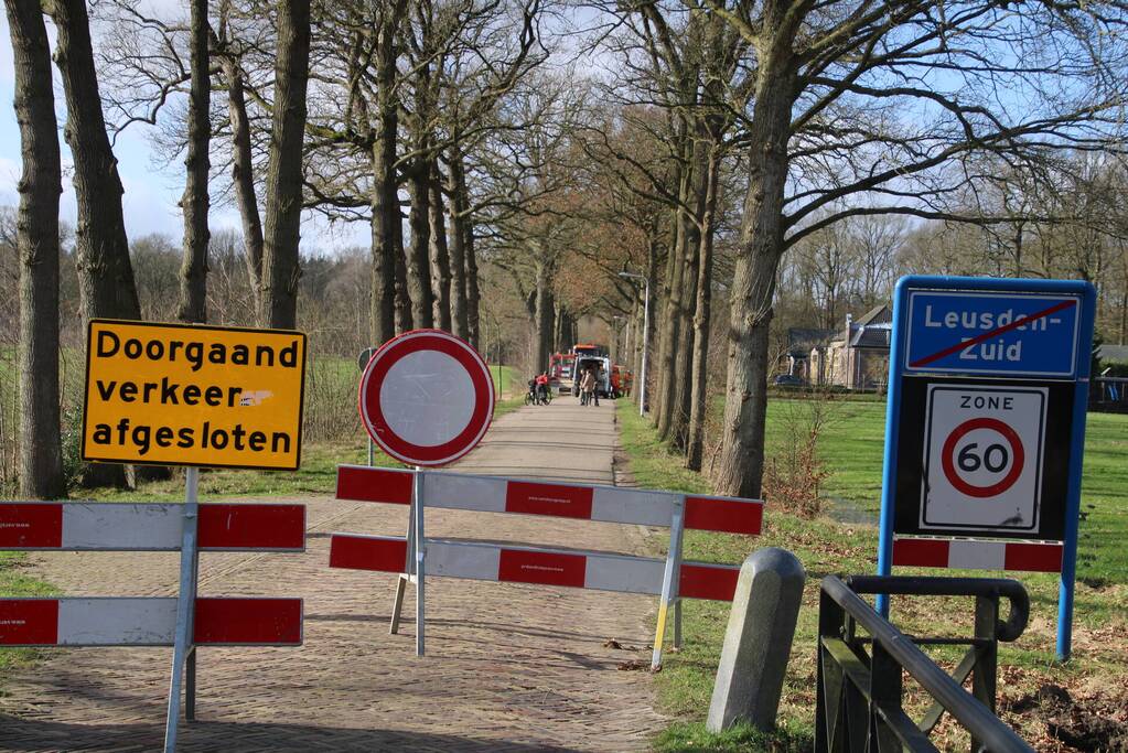Weg afgesloten vanwege waterlekkage