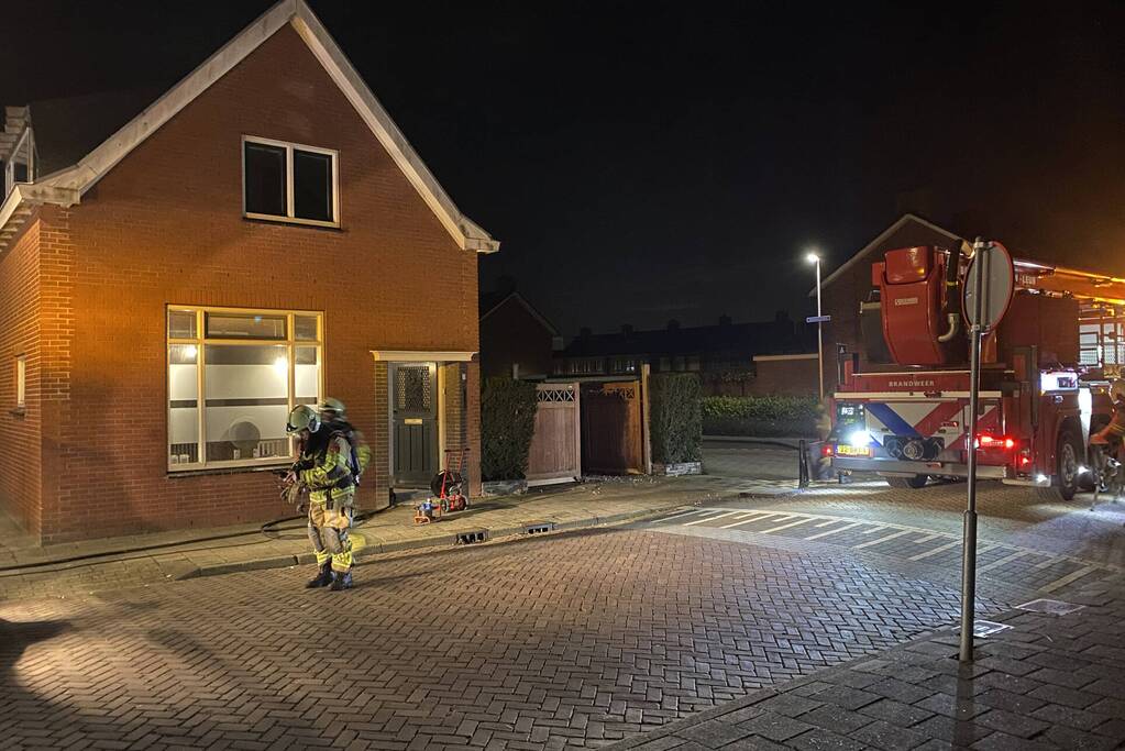 Woning volledig vol met rook door keukenbrand
