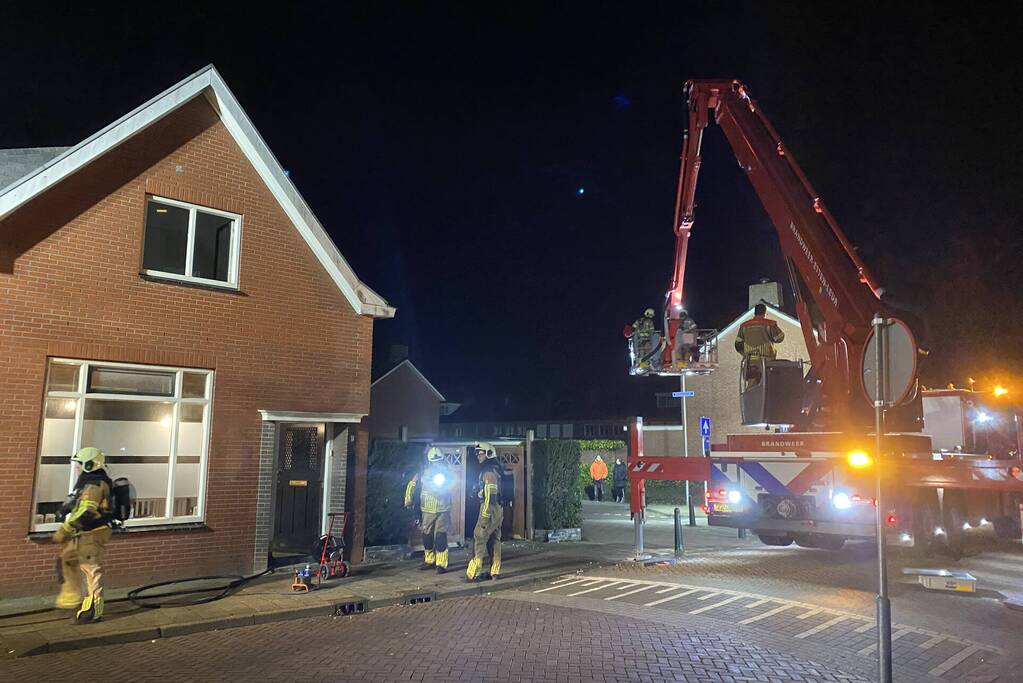 Woning volledig vol met rook door keukenbrand