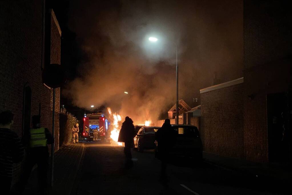 Auto gaat in vlammen op