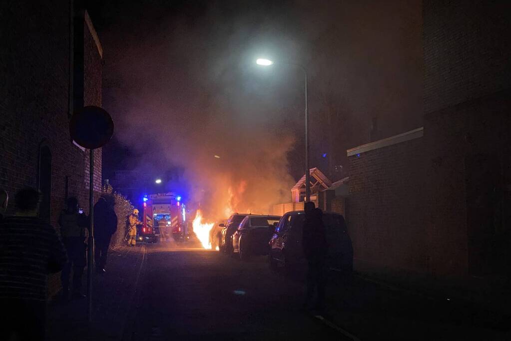 Auto gaat in vlammen op