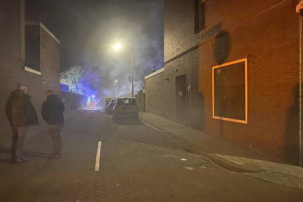 Auto gaat in vlammen op