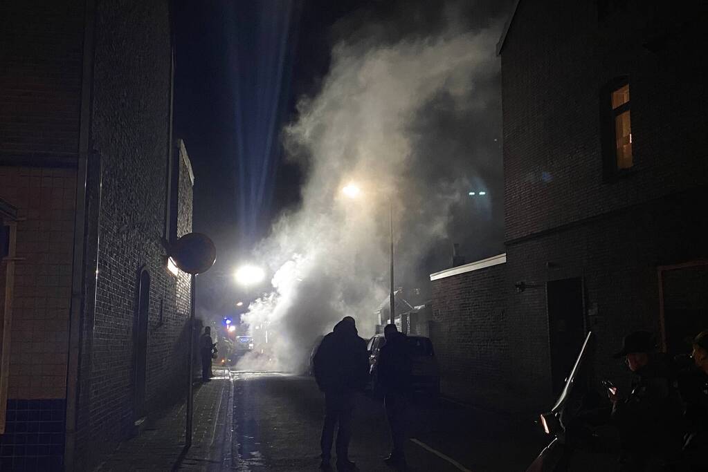 Auto gaat in vlammen op