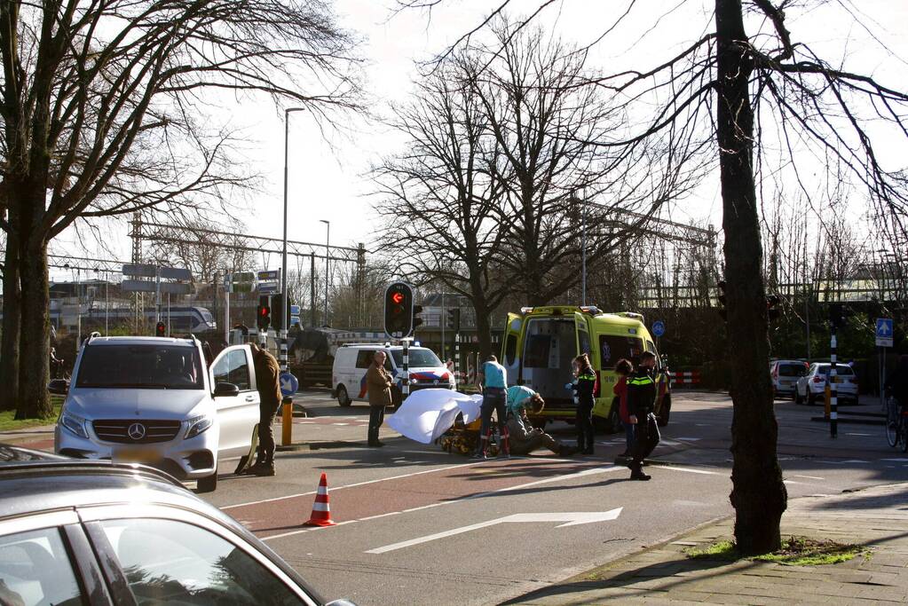 Oudere man gewond na ongeval met fiets