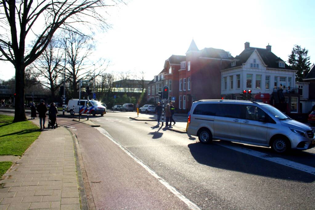 Oudere man gewond na ongeval met fiets