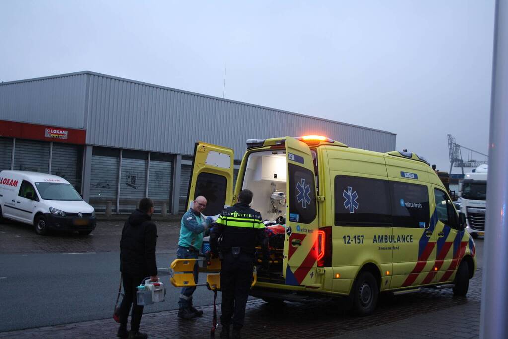 Snorfietser gewond door ongeval met personenauto