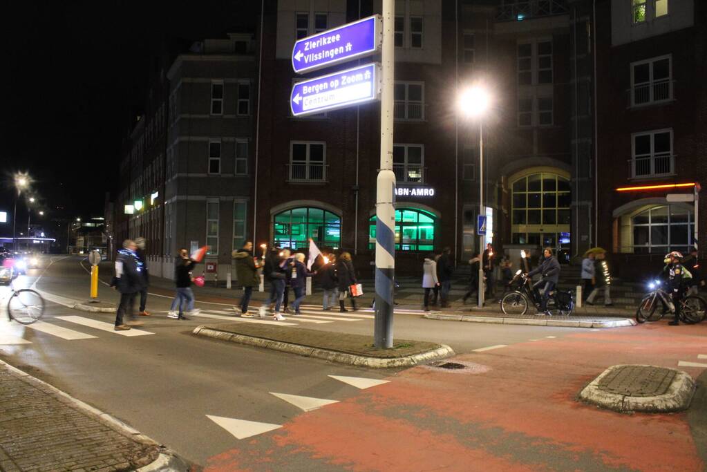 Fakkeltocht in Goes tegen coronamaatregelen
