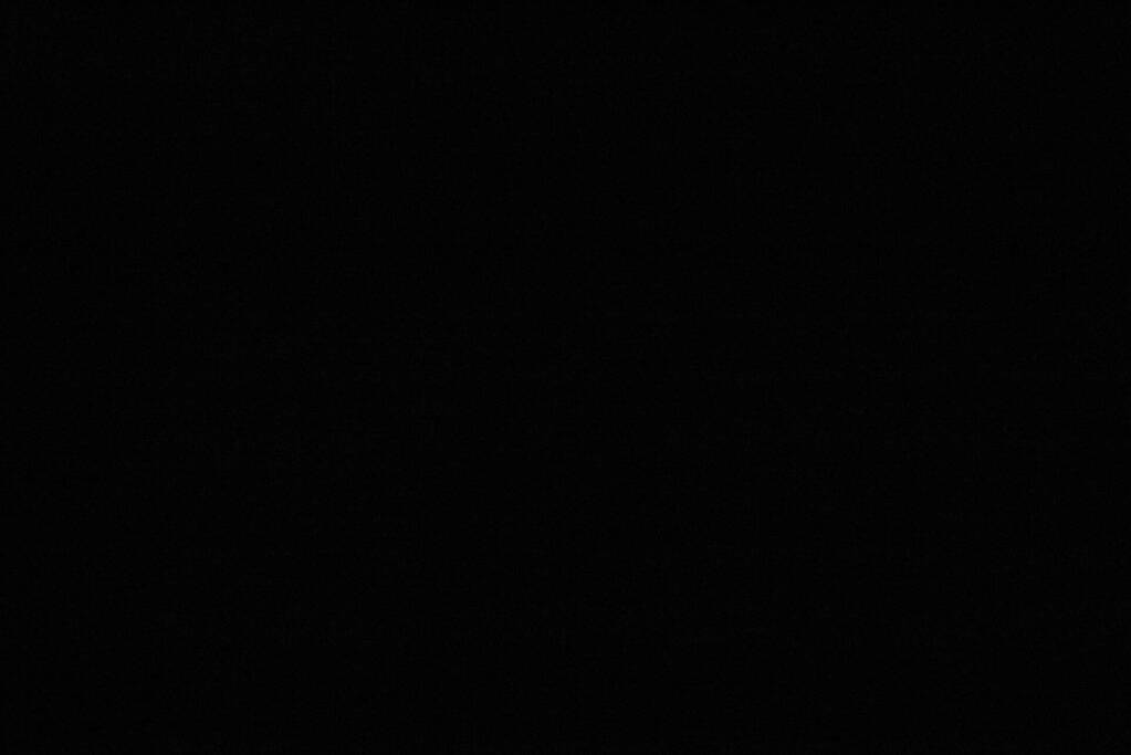 Brandweer blust brand in woning