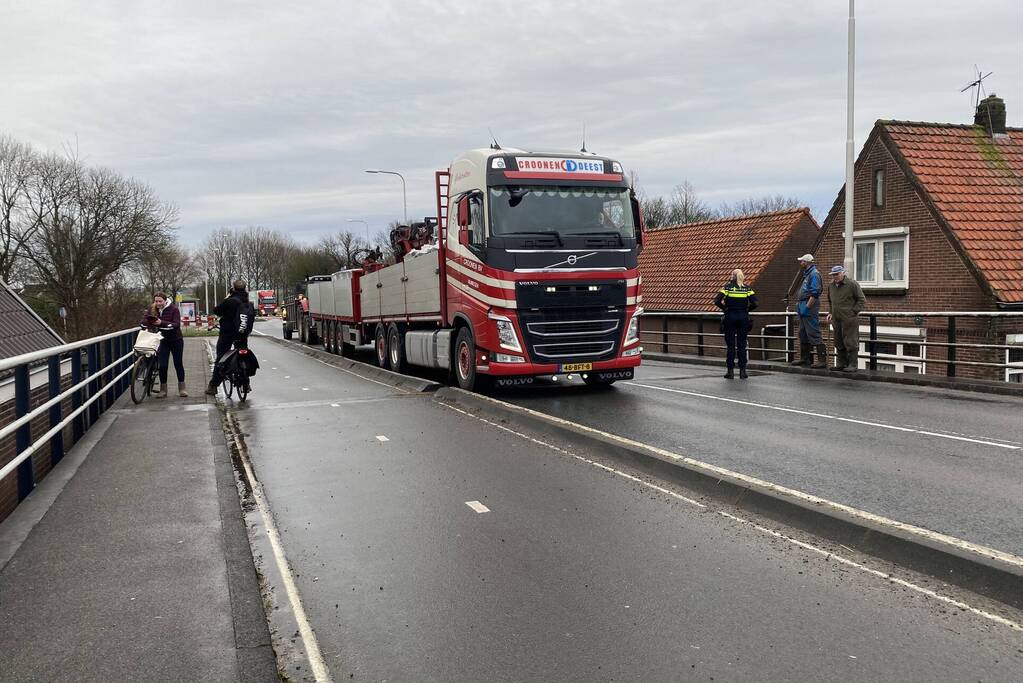 Verkeer staat vast voor Woubrugsebrug in storing