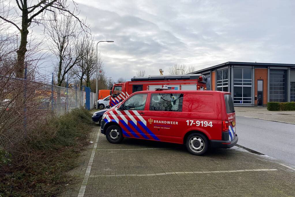 Bedrijfspand ontruimd vanwege gaslucht in hal