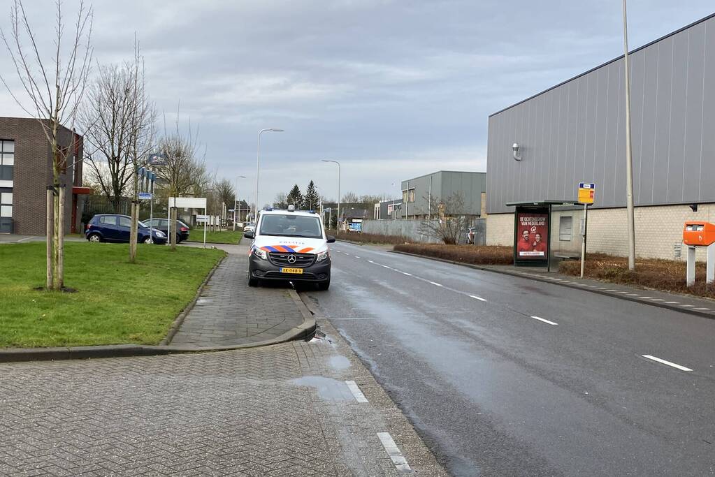 Bedrijfspand ontruimd vanwege gaslucht in hal