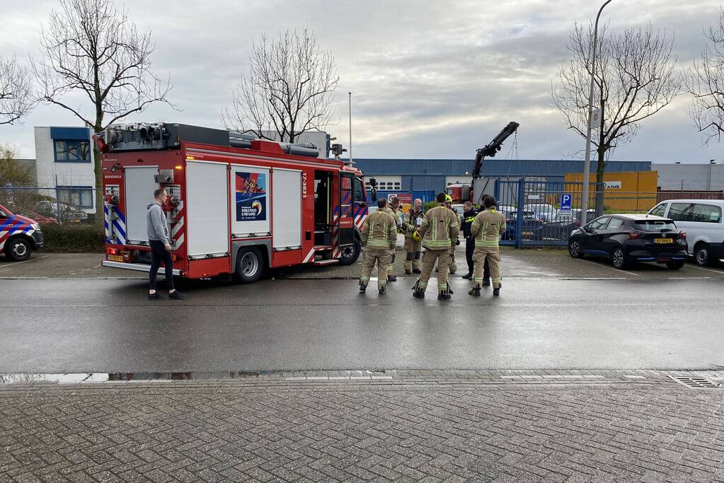 Bedrijfspand ontruimd vanwege gaslucht in hal