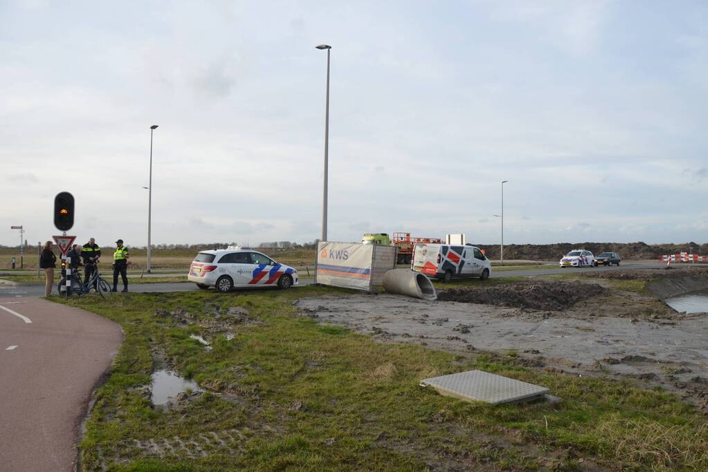 Overstekende fietser aangereden door bestelbus