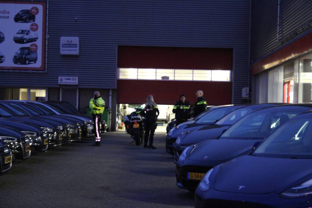 Politie doet onderzoek naar overval op Hollandia Automotive