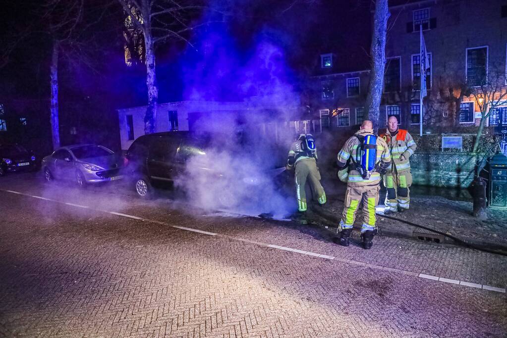 Brandweer opnieuw ingezet vanwege brand in auto