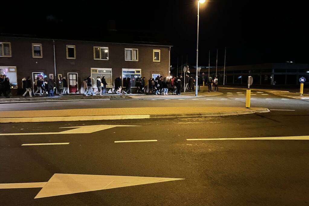 Grote opkomst bij lichtjestocht tegen coronamaatregelen
