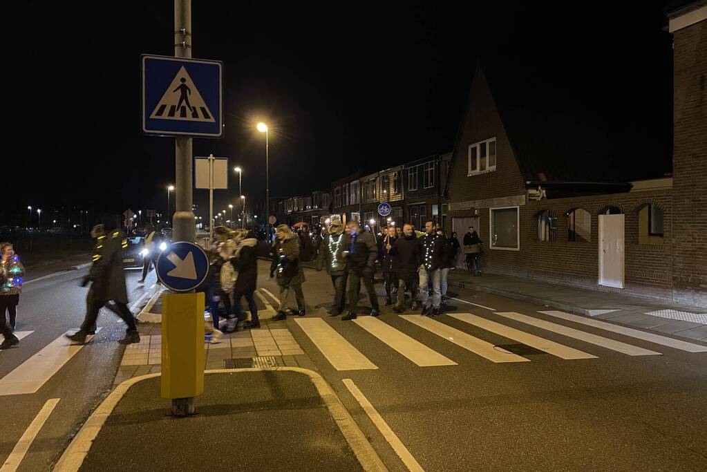 Grote opkomst bij lichtjestocht tegen coronamaatregelen