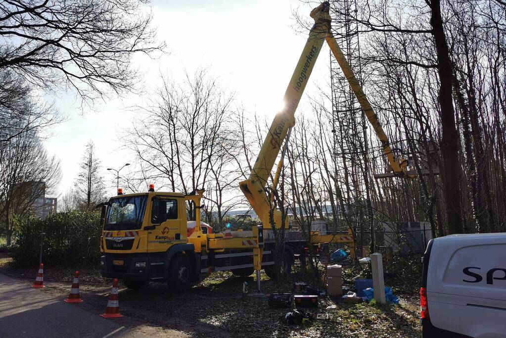 Herstel werkzaamheden afgebrande zendmast in volle gang