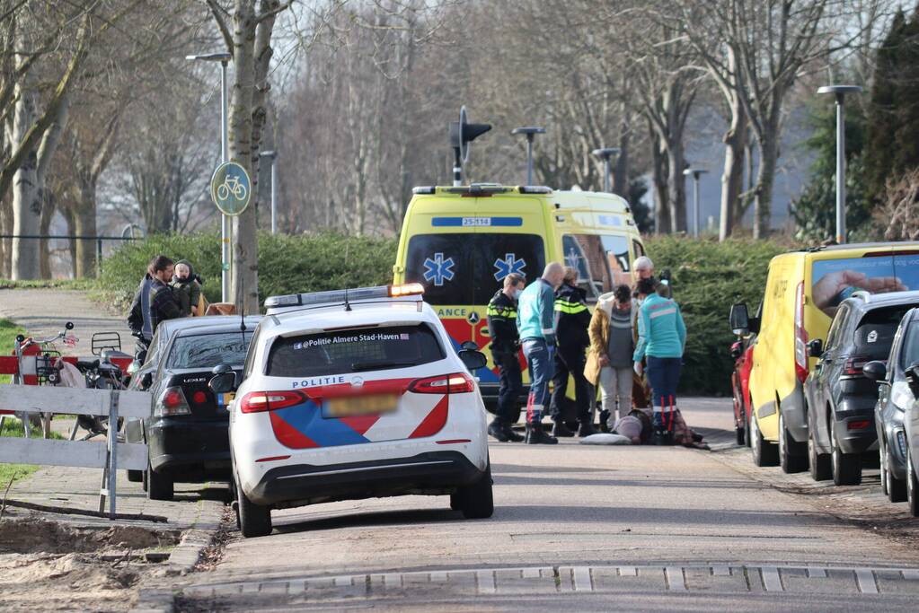 Fietser gecontroleerd na botsing met auto