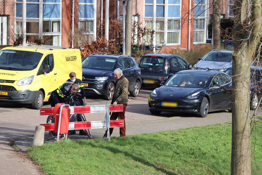 Fietser gecontroleerd na botsing met auto