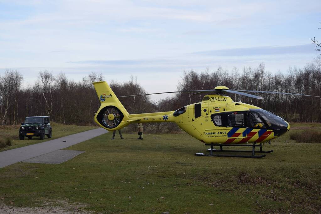 Traumahelikopter landt midden in bos