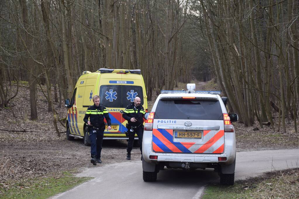 Traumahelikopter landt midden in bos