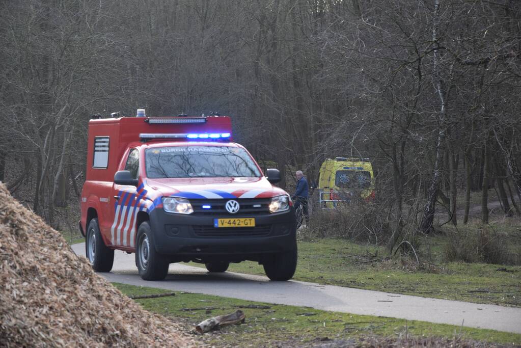 Traumahelikopter landt midden in bos