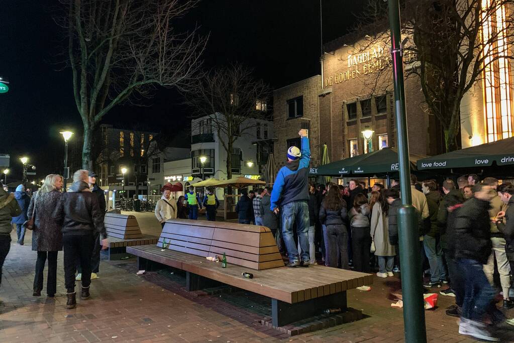 Grote menigte bij opening van nachtleven