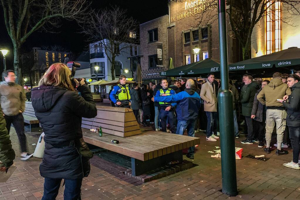 Grote menigte bij opening van nachtleven