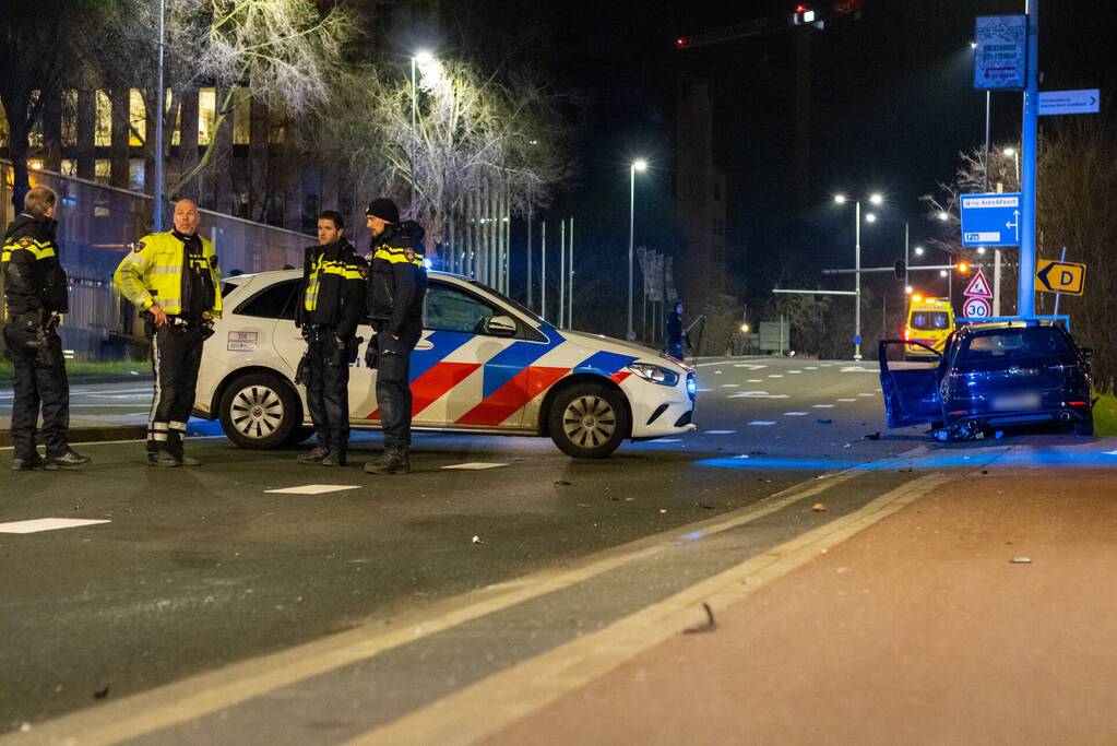 Gewonde bij botsing tegen verkeerspaal